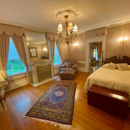 The Melange Inn Гендерсонвілл Екстер'єр фото