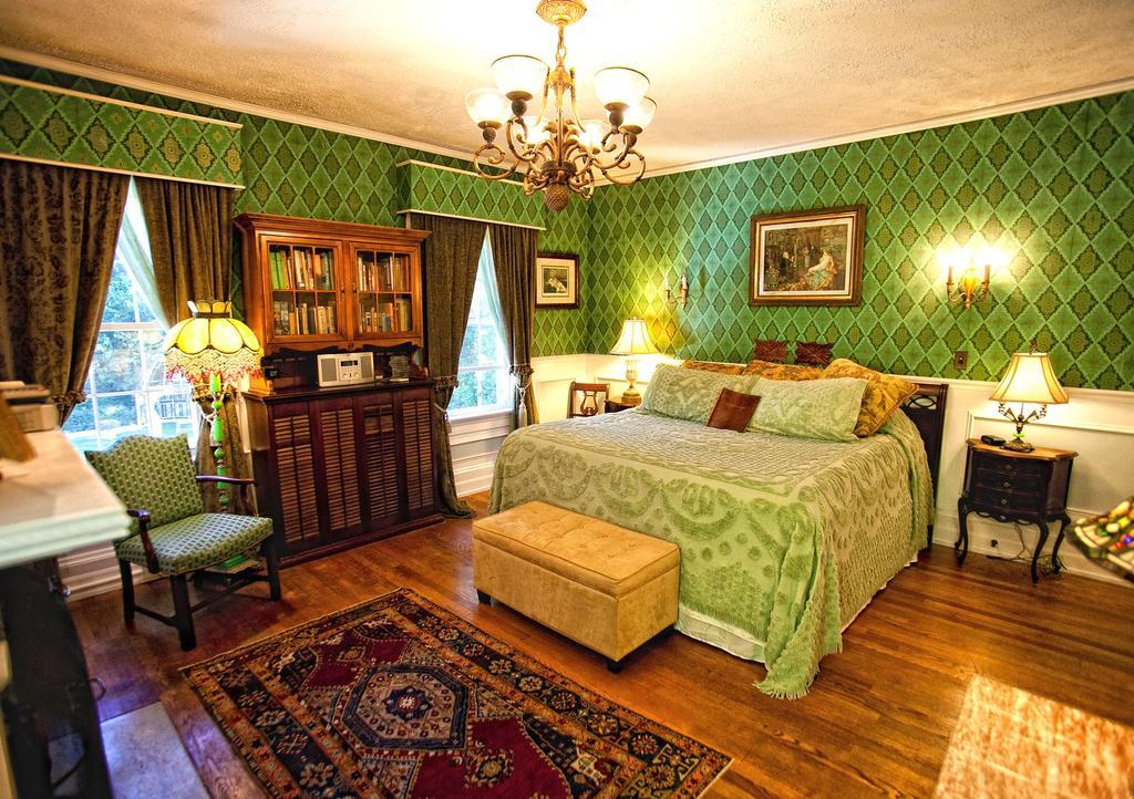 The Melange Inn Гендерсонвілл Екстер'єр фото